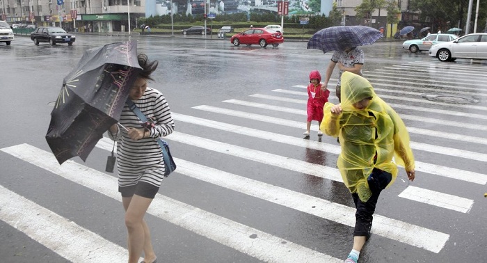 Hong Kong observatory issues level 3 warning over approaching Sarika typhoon